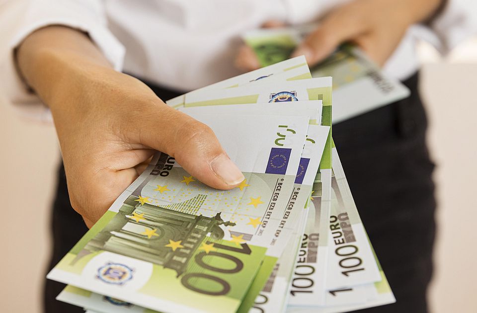 Kako banke u Srbiji gledaju na kreditiranje verskih organizacija i sveštenika?