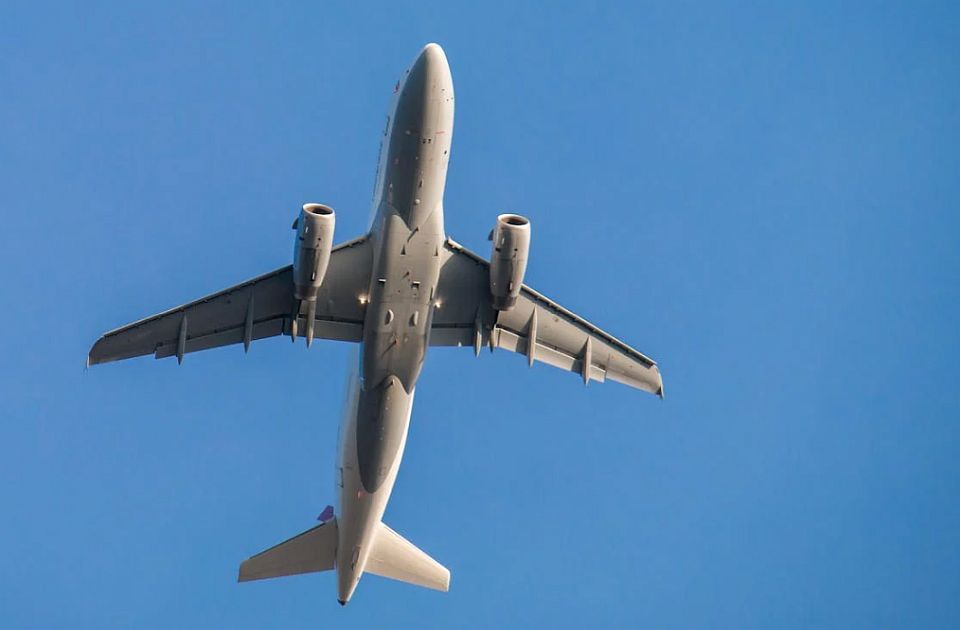 Napukao prozor aviona na letu od Osla do Dubrovnika, hitno preusmeren u Beč