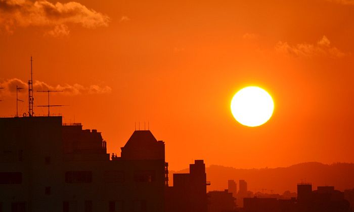 Naučnici rade na ideji da se Sunce zatamni ispuštanjem krede u atmosferu