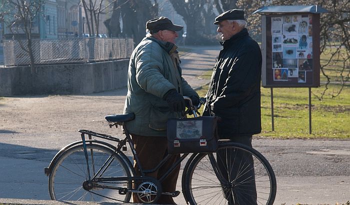 Kartice menjaju penzione čekove