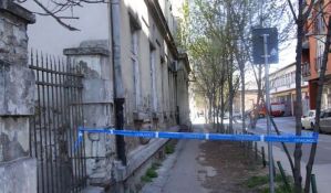 FOTO: Raspada se kasarna tik do centra Novog Sada, gradski inspektori godinama uzalud pišu Ministarstvu odbrane