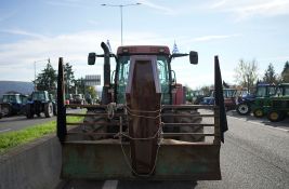 Poljoprivrednici blokirali Solun: Na traktorima mrtvački sanduci