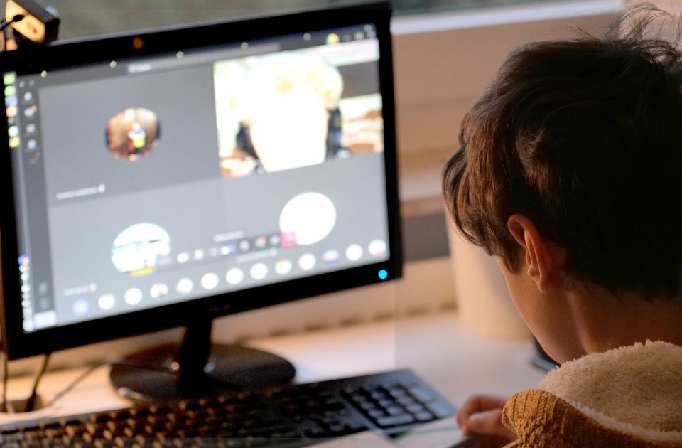 Istraživanje pokazalo šta deca pretražuju na internetu
