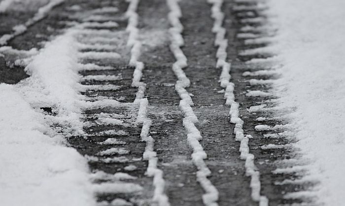 Oprez zbog poledice na putevima, pojedini granični prelazi zatvoreni za kamione