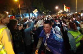 FOTO, VIDEO: Studenti koji su biciklima išli do Strazbura stigli u Novi Sad, dočekani ovacijama