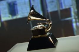 Čaka Kan, Šer, Vitni Hjuston, Pol Sajmon i Karlos Santana Gremi za životno delo