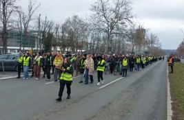 VIDEO: Novosađani u protestnoj šetnji povodom 15 meseci od pada nadstrešnice