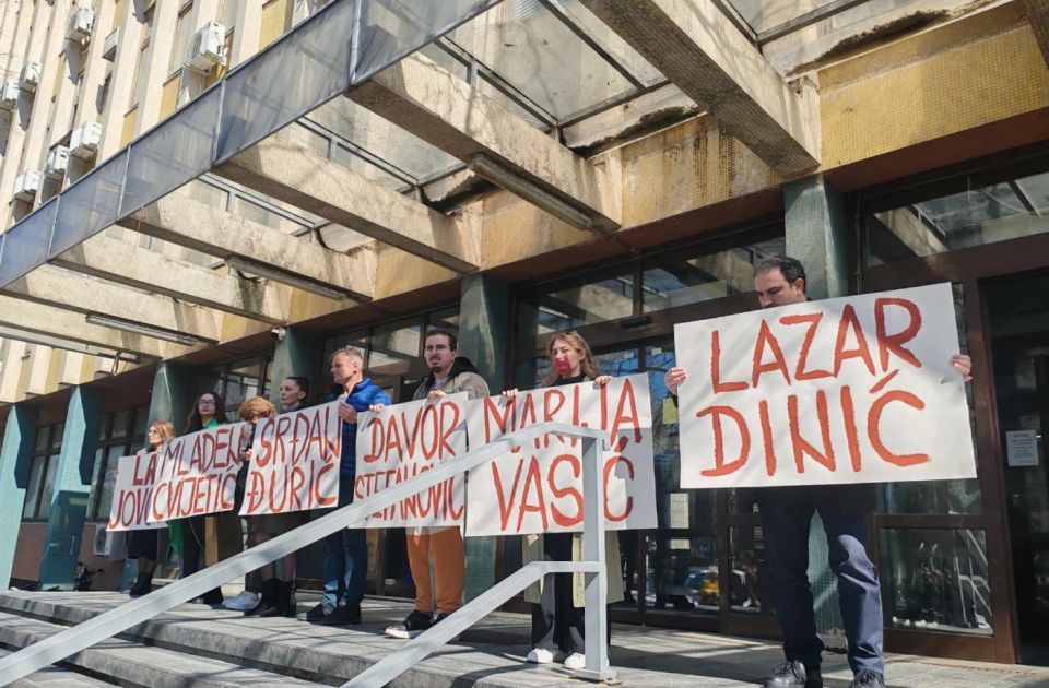 Skupovi podrške novosadskim aktivistima i sinu Milomira Jaćimovića u ponedeljak ispred novosadskog suda