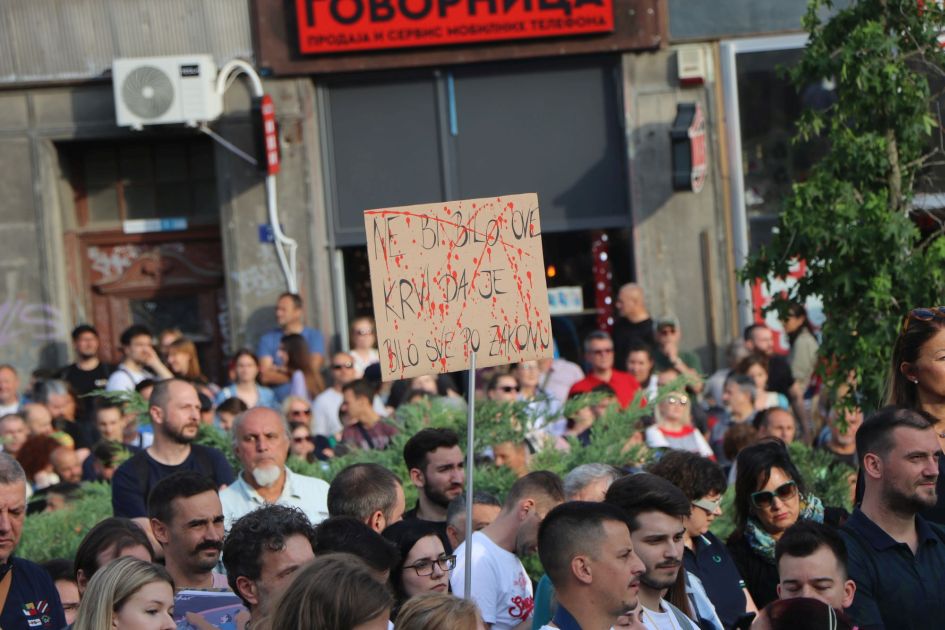 FOTO, VIDEO: Pogledajte kako je protestovao veliki broj Novosađana