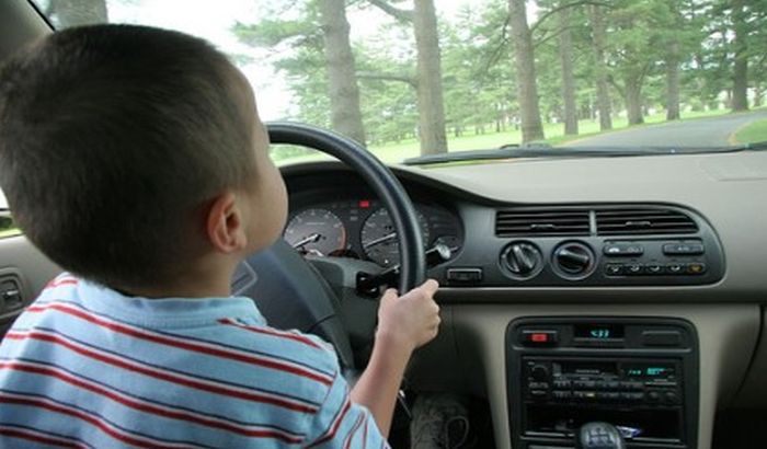 Dečak vozio 1.300 kilometara autoputem