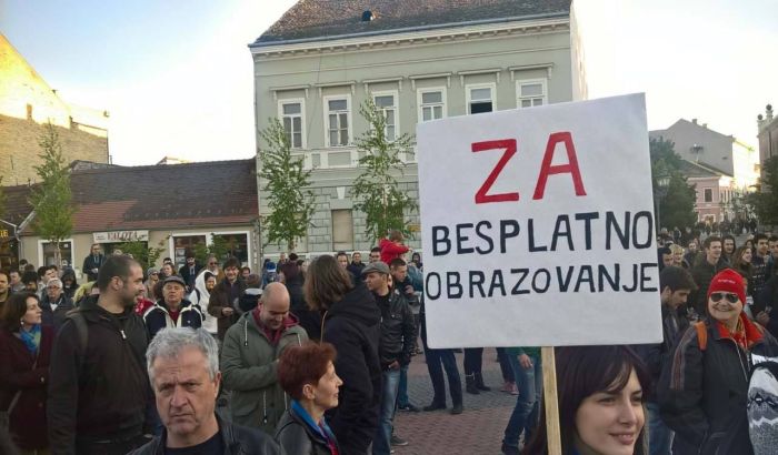 FOTO: Završen 15. "Protest protiv diktature", okupljeni podržali prosvetare