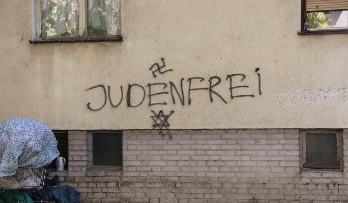 FOTO: Antisemitski i neonacistički grafiti na Satelitu