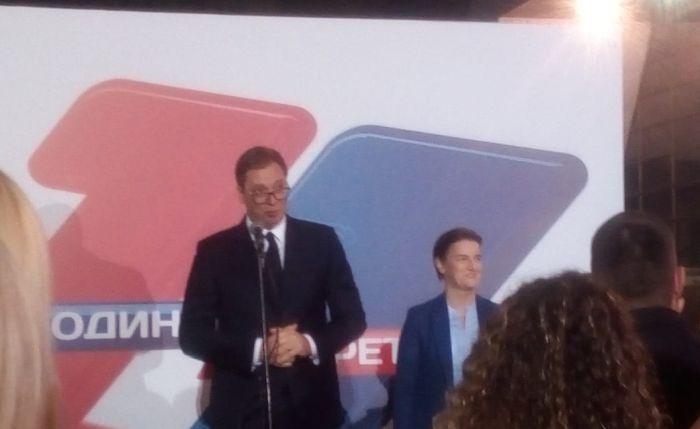 FOTO, VIDEO Vučić na Spensu: Zadatak partije da mladima omogući "srpski san"