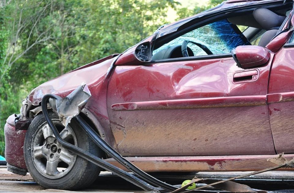 Lančani sudar kod Čačka bez povređenih: Fiat udario u BMW, a ovaj u Opel