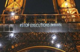 VIDEO: Slogani sa protesta u Iranu prikazani na Ajfelovom tornju 