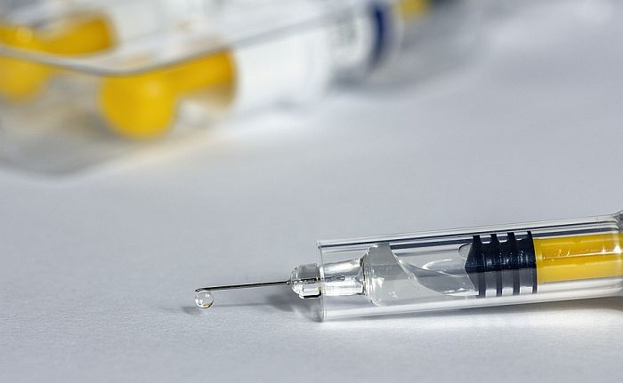 Još jedna kompanija prekinula testiranje vakcine protiv kovida