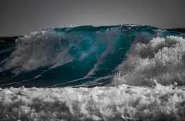 Ogroman talas udario plažu u Južnoj Africi, troje mrtvih