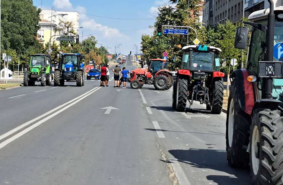 Odblokiran Varadinski most, traktori samo na delu Bulevara Mihajla Pupina