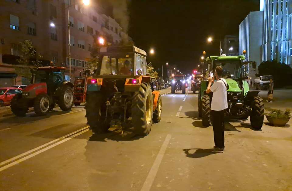 FOTO, VIDEO: Ratari otišli iz Novog Sada, "kao generali posle izgubljene bitke"