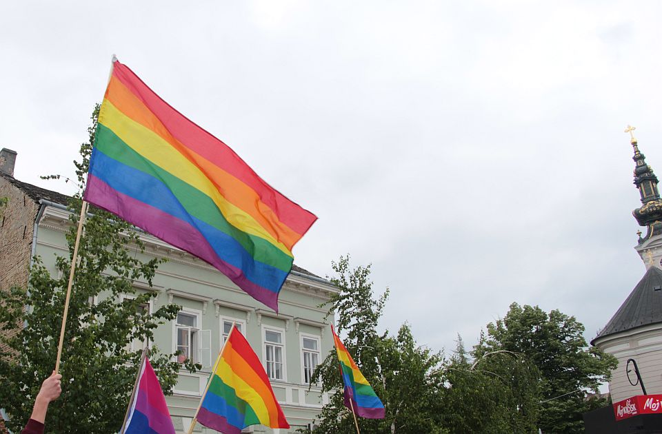 Širi se laž da posetioci Prajda stižu u Krušedol i Sremske Karlovce, žitelji se "kao" organizuju