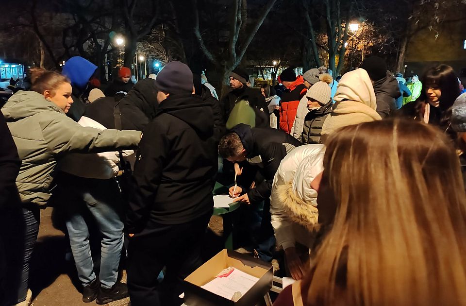 FOTO, VIDEO Studenti prikupljaju potpise za izbore: U kampusu vreme prikupljanja potpisa produženo do 22h