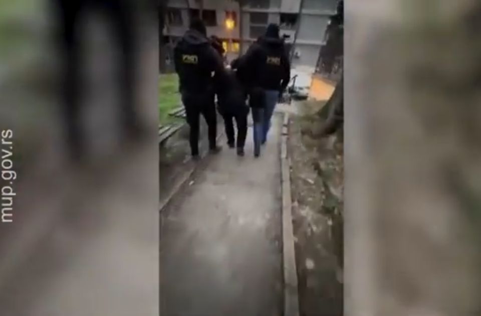 VIDEO: MUP objavio snimak hapšenja osumnjičenog za napad na ženu na Novom Beogradu