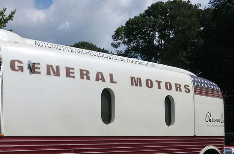 Dženeral motors imaće gubitak 1,6 milijardi dolara zbog Trampove politike prema električnim vozilima Dženeral motors imaće gubitak 1,6 milijardi dolara zbog Trampove politike prema električnim vozilima