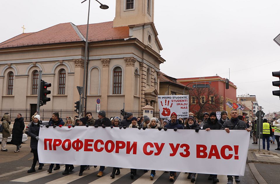 Mreže profesora: Vlast pokušava da zastraši studente pred godišnjicu pada nadstrešnice Mreže profesora: Vlast pokušava da zastraši studente pred godišnjicu pada nadstrešnice