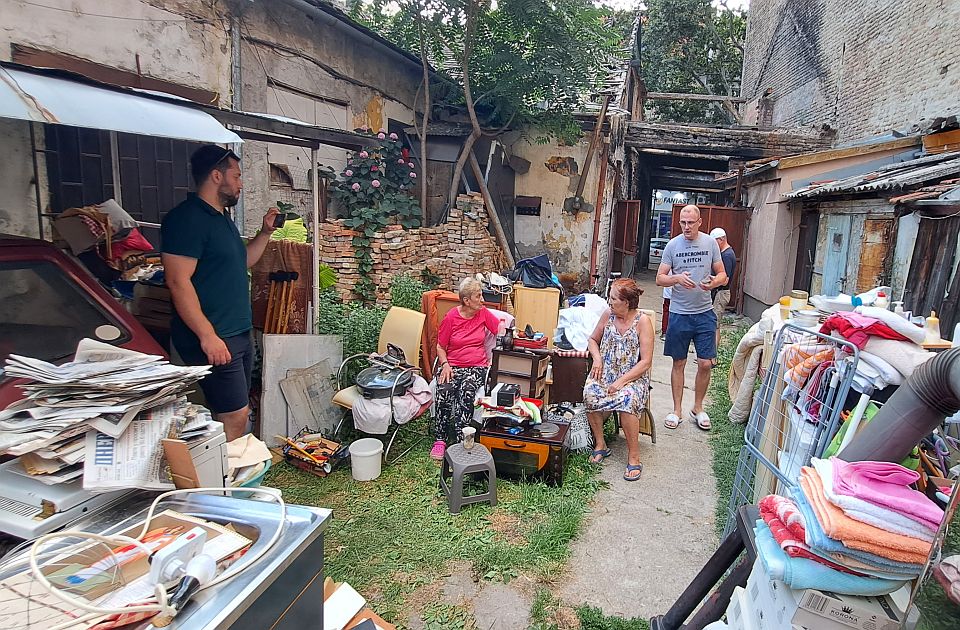 Traži se smeštaj za Novosađanku koju su izvršitelji izbacili na ulicu: Noć provela na stolici