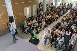 Veštačka inteligencija ne zamenjuje ljude, ali menja pravila igre - poruke sa PowerIT 2025 u Novom Sadu