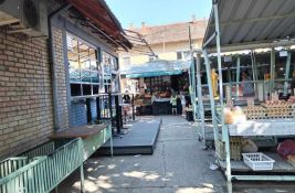 Vlasnik lokala na pijaci u Sremskim Karlovcima: Tezge su pomerene, imamo sve dozvole za letnju baštu