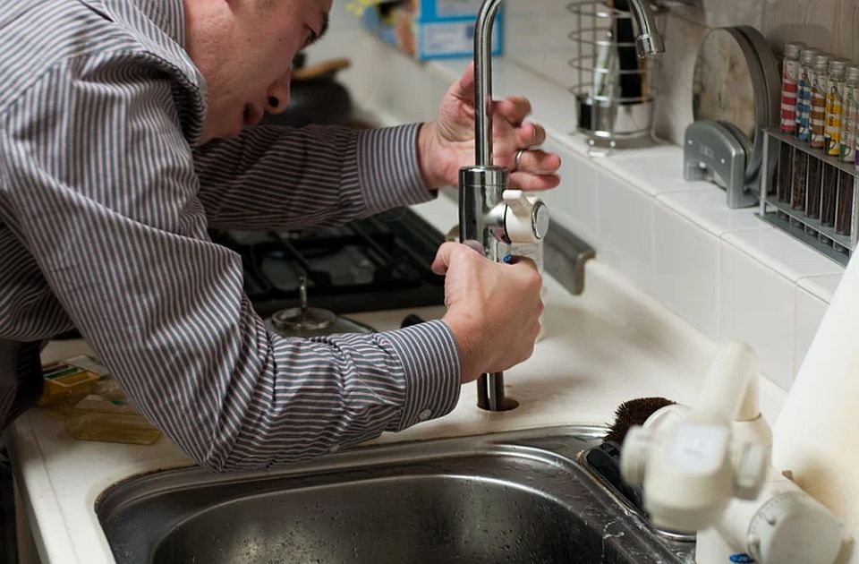 "Vodoinstalaterska mafija": Raskopaće vam kupatilo, ostaviti vam šut, uzeti pare i nestati bez traga