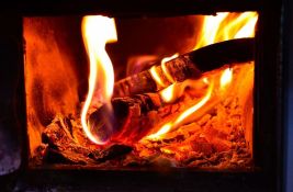 Vlasnicima peći na drva u Britaniji prete kazne od 300 funti