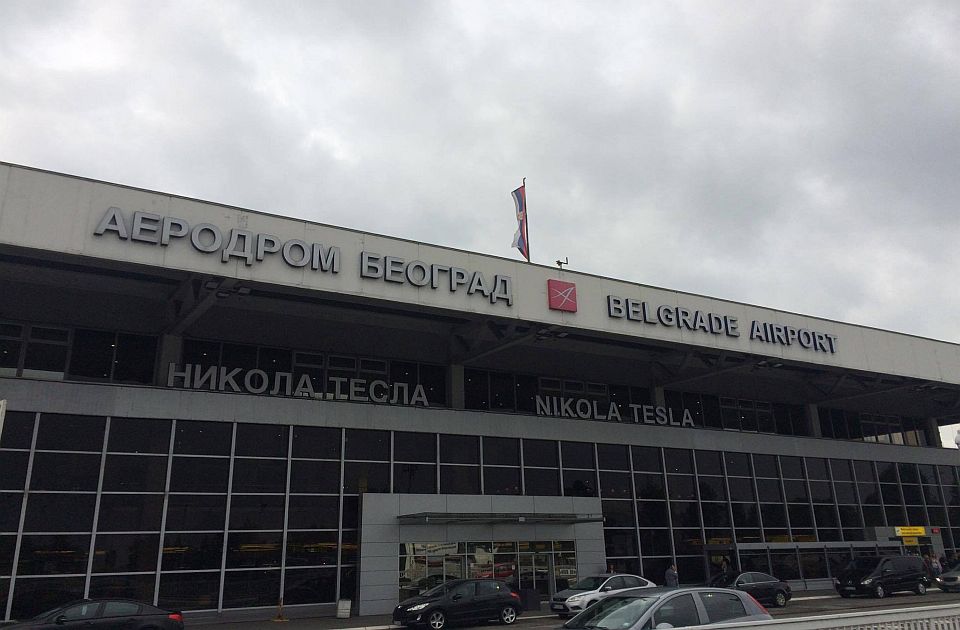 Avion prinudno sleteo u Beograd, putnica preminula tokom leta
