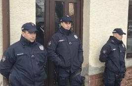 Kula i Crvenka puni naprednjaka, njihovi aktivisti nose bedževe sa ćiriličnim 