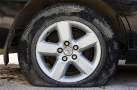 Posmatračima izbora u Bajinoj Bašti izbušene gume