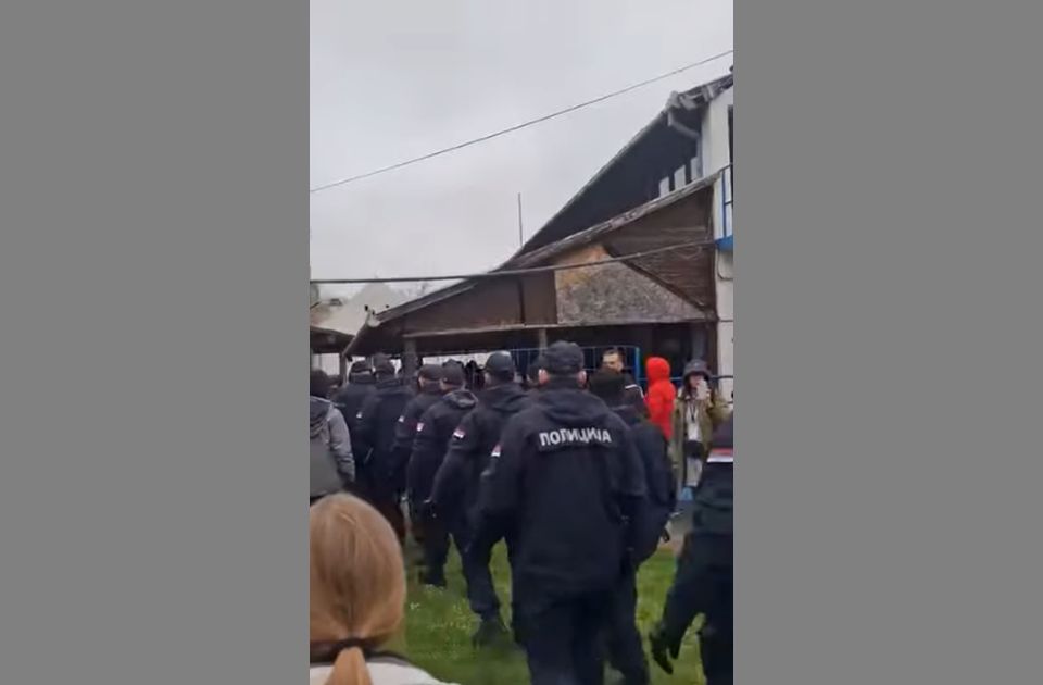 VIDEO: Batinaši štanglama napali građane u Kuli