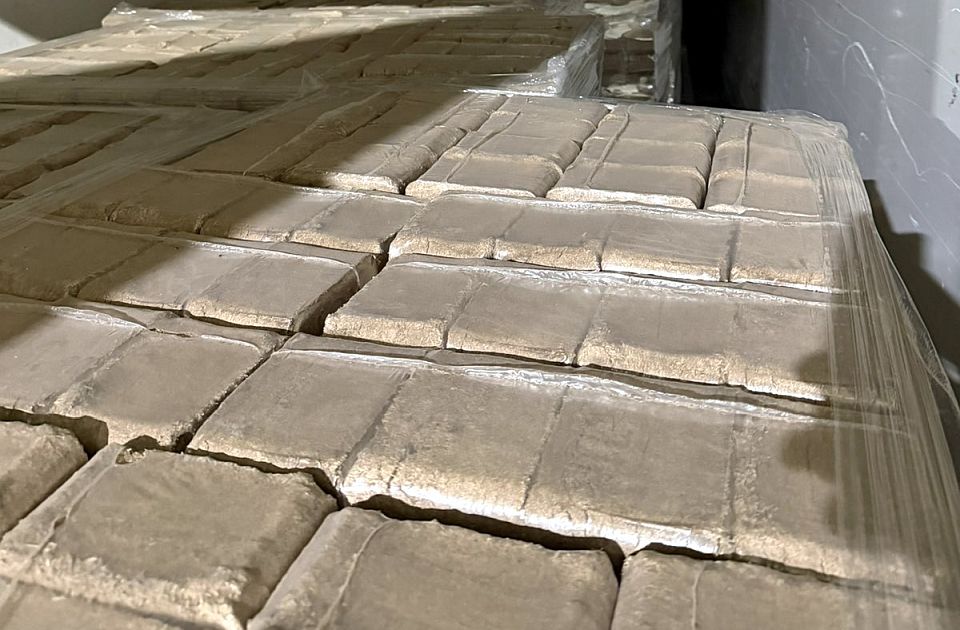 Na granici sa Rumunijom zaplenjeni briketi za grejanje prijavljeni kao cigarete 