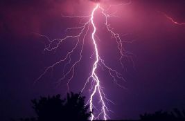 U Grčkoj 32.000 udara groma za 24 sata