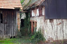 Napuštene kuće sa nepokošenim dvorištima - adrese fantomskih organizacija koje su dobile milione