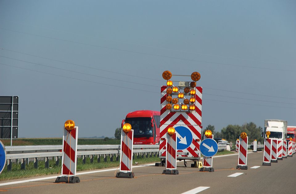 Izmenjen režim saobraćaja na više deonica u Vojvodini, razlog - radovi