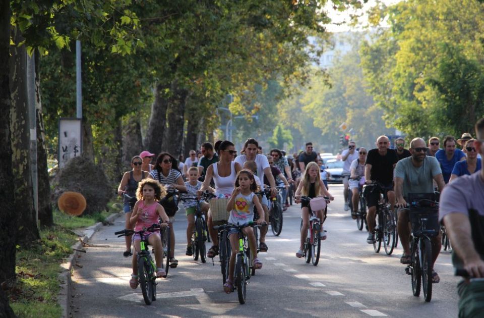 "Kritična basna" u subotu: Vožnja beogradskim ulicama, pa blokada ispred Vlade Srbije