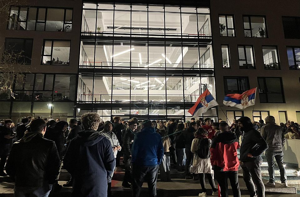Privedena studentkinja Filozofskog fakulteta u Novom Sadu, navodno zbog blokade RTV-a