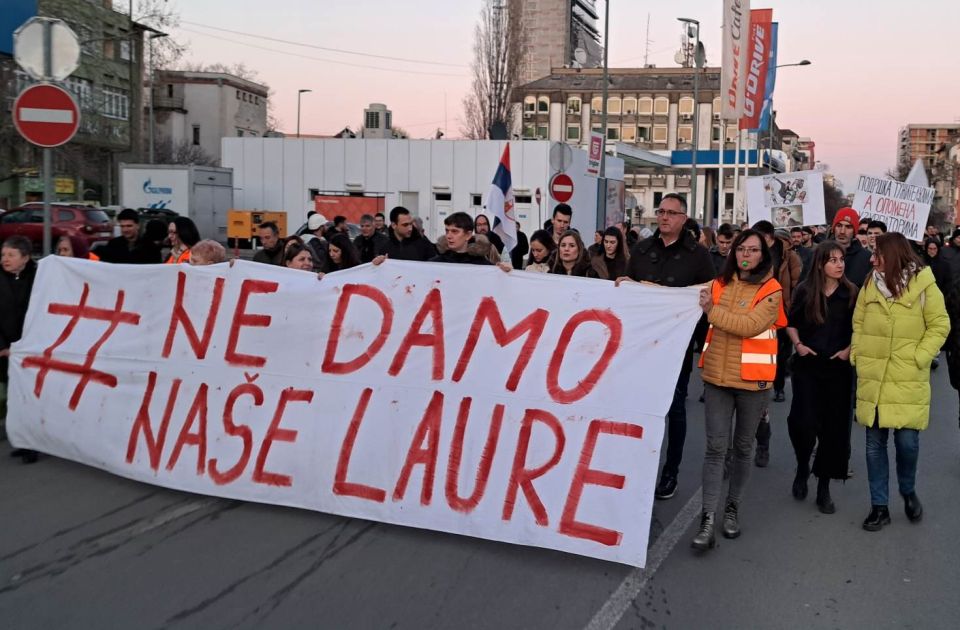 VIDEO: Podrška smenjenim tužiteljkama, građani blokirali ugao Maksima Gorkog i Bulevara oslobođenja