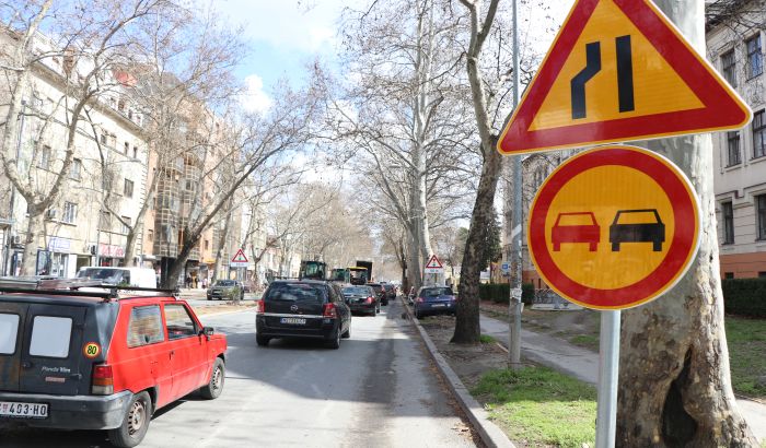 FOTO: Manje gužve u saobraćaju zbog izgradnje semafora u Futoškoj i Jevrejskoj ulici