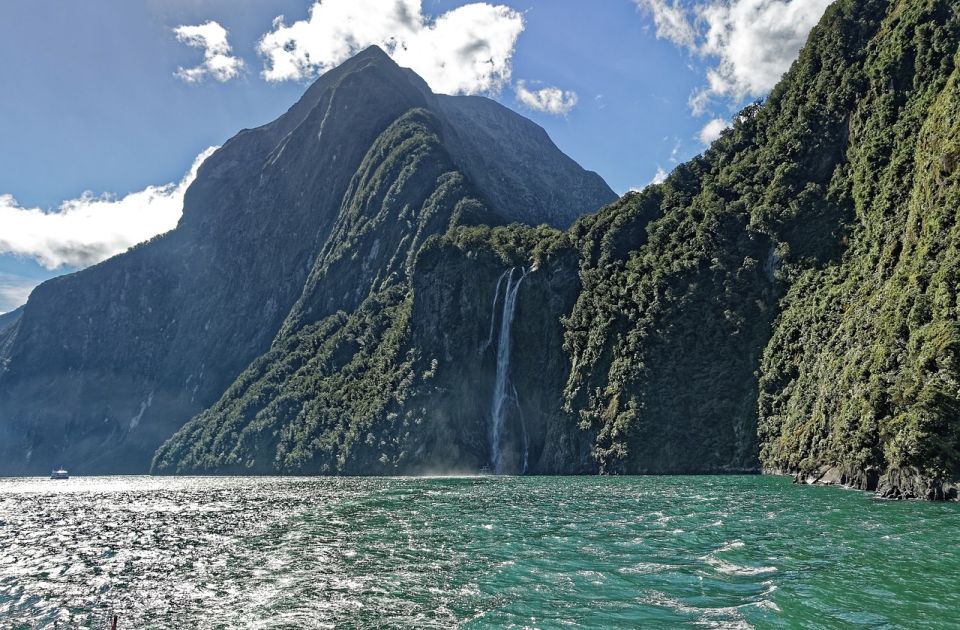 Novi Zeland će naplaćivati pristup popularnim turističkim lokacijama Novi Zeland će naplaćivati pristup popularnim turističkim lokacijama