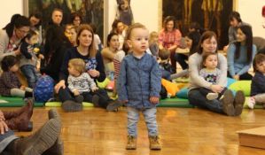 FOTO: Bebe i roditelji uživali u klasičnoj muzici u Galeriji Matice srpske