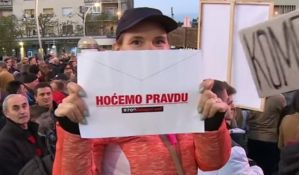 Hiljade na protestu u Podgorici, poziv opoziciji da napusti parlament