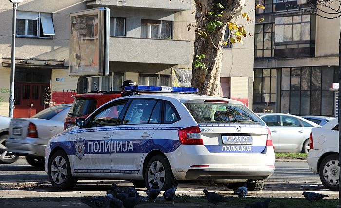 UNS: Policija da pronađe ko lepi uvredljive plakate Danasu i NUNS-u