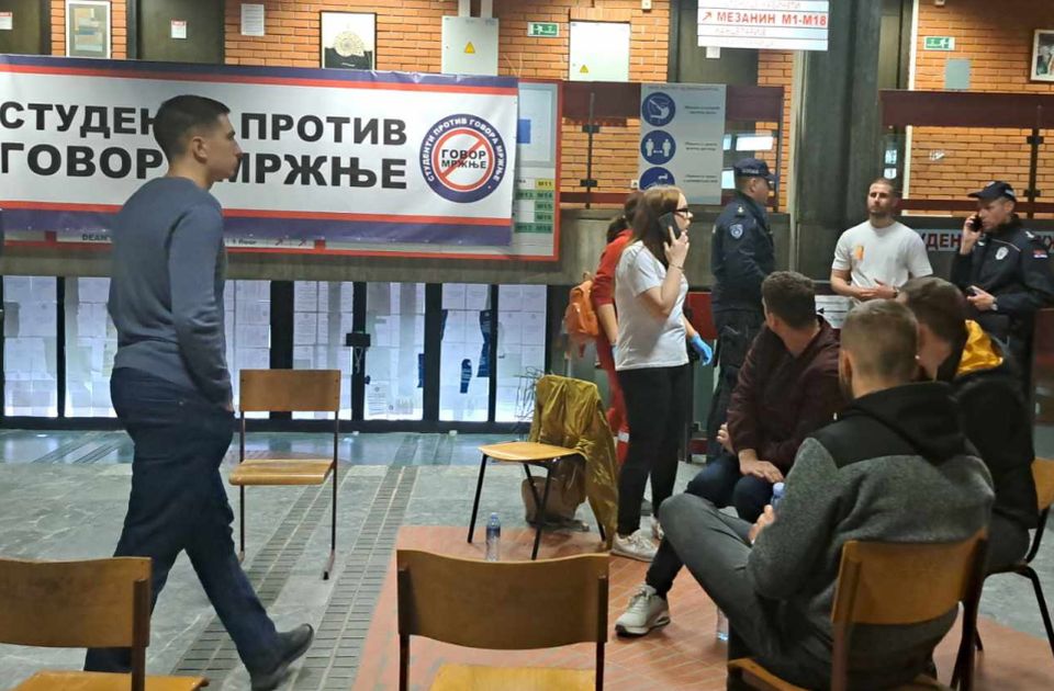 "Nije filozofski ćutati" podržali profesore u Novom Sadu: "Protiv nasilja nad slobodom izražavanja"
